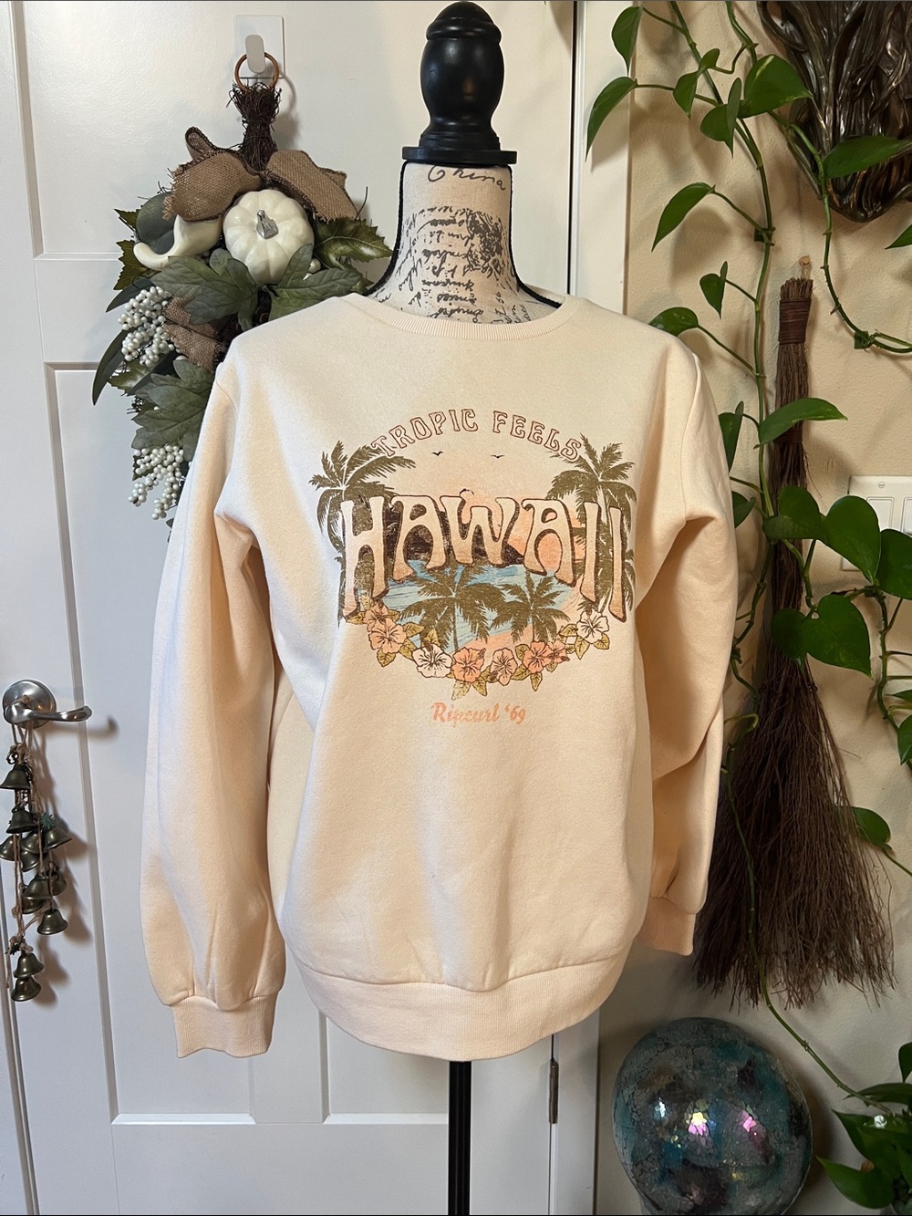 Rip Curl Women’s Cream/Off-White Crewneck Sweater
